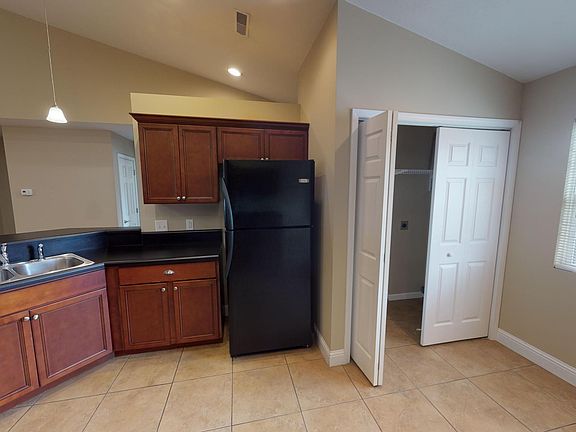 4th image of 19 Anthony Dr APT A