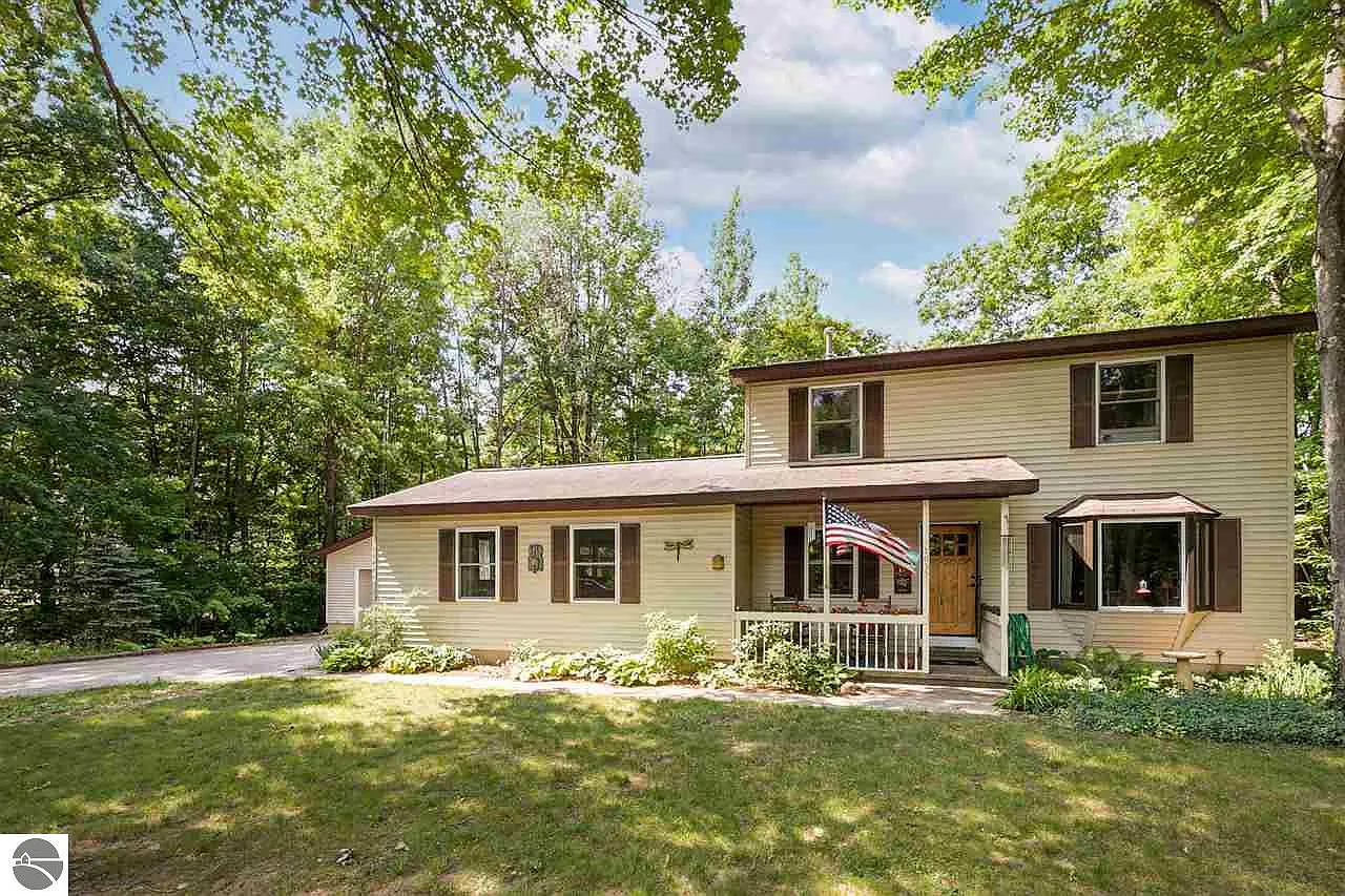 1055 Minkin Dr photo 1