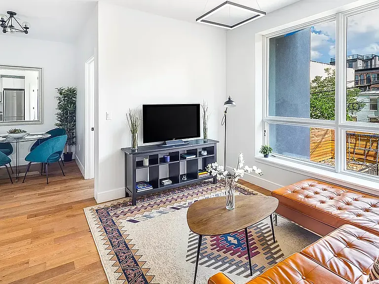 982 Willoughby Ave #3B — Photo 2