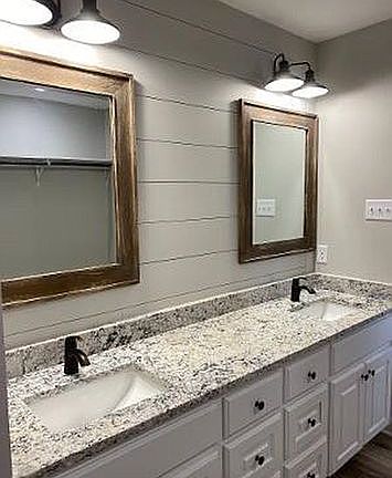 Master bathroom 