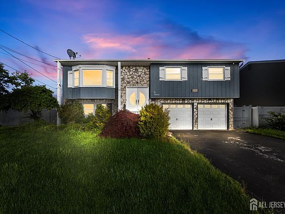 2nd image of 200 Rosewood Ln