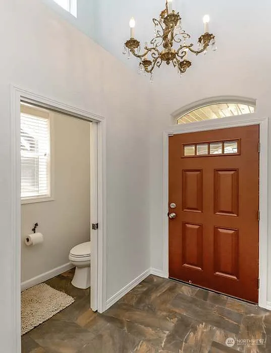 4 bed, 2460 sqft, $3,700 — Photo 4