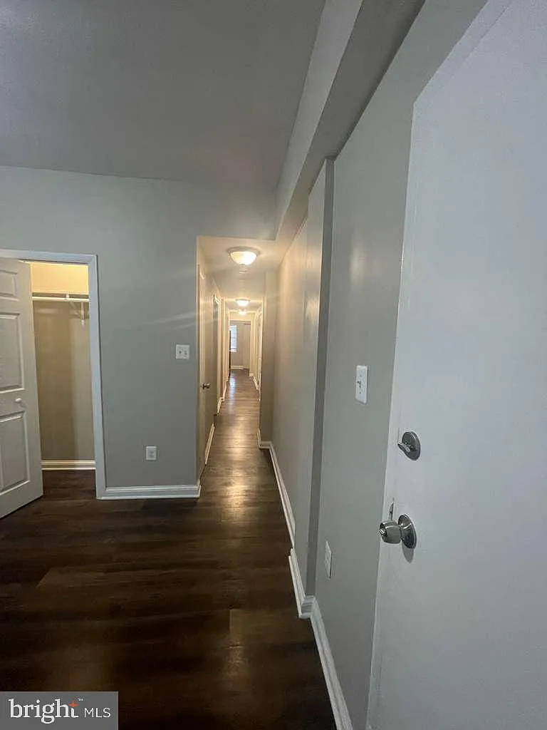 3 bed, 778 sqft, $1,900 — Photo 3