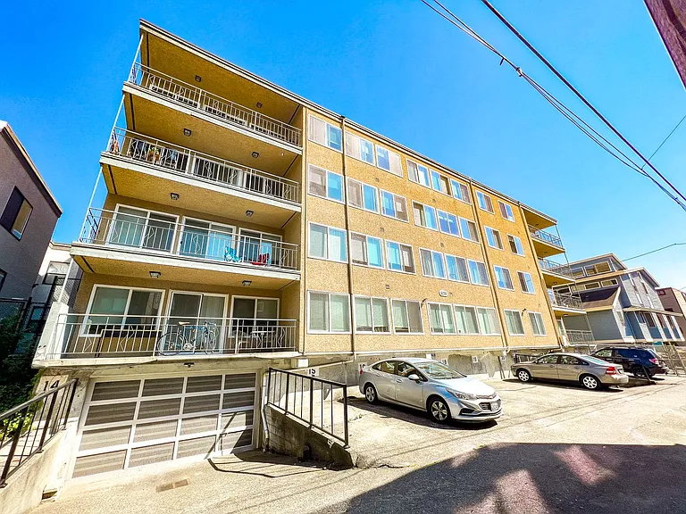 IRO Apartments — Photo 16