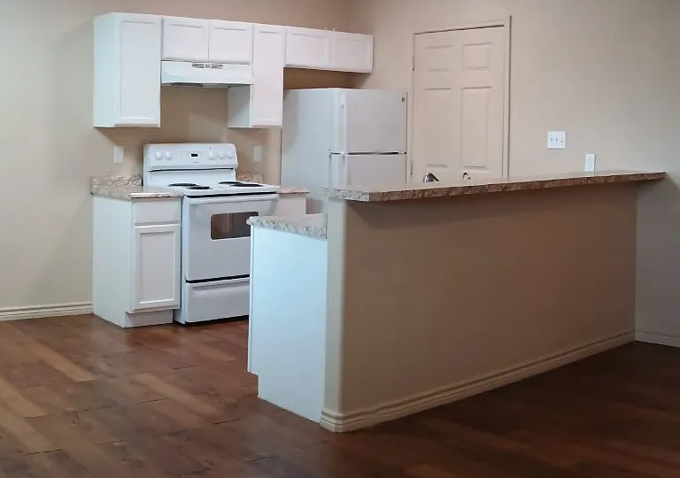 300 Shady Grove Dr #F — Photo 2
