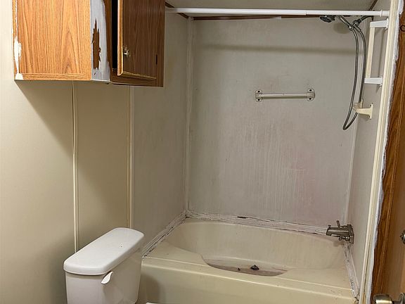 5th image of 464 Red Hen Rd