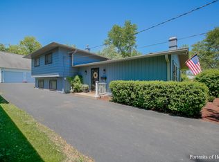 242 N Hager Ave, Barrington, IL 60010