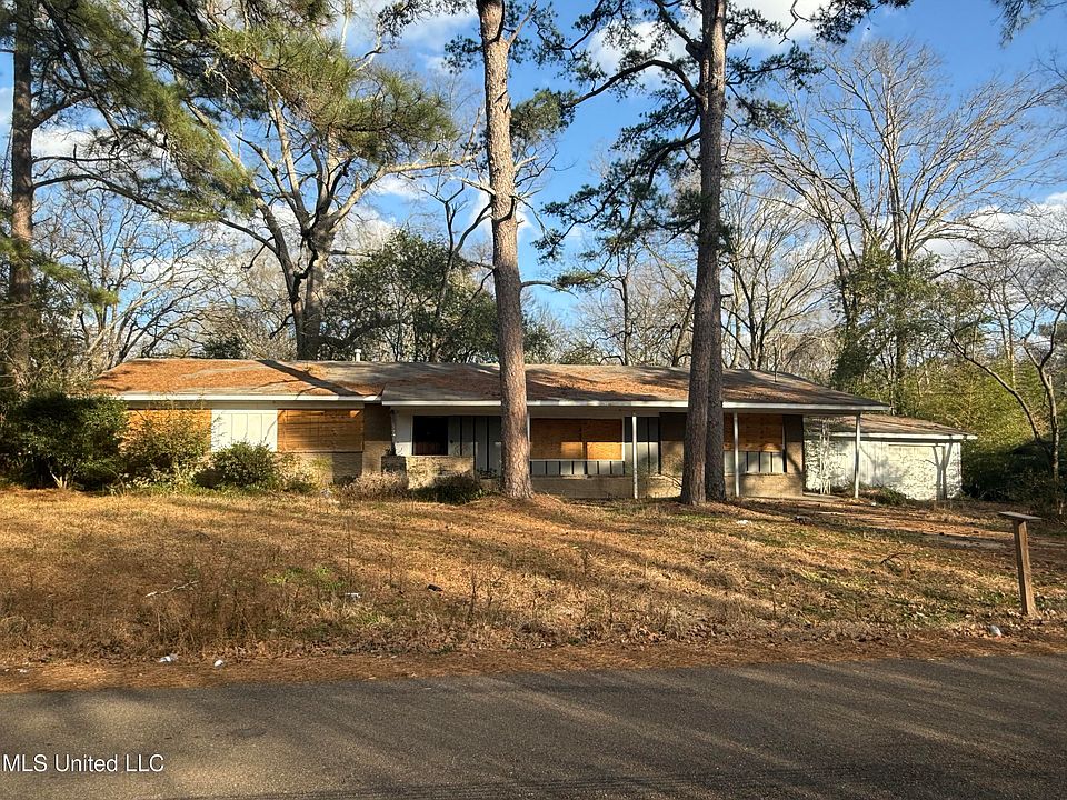 1st image of 321 W Leavell Woods Dr