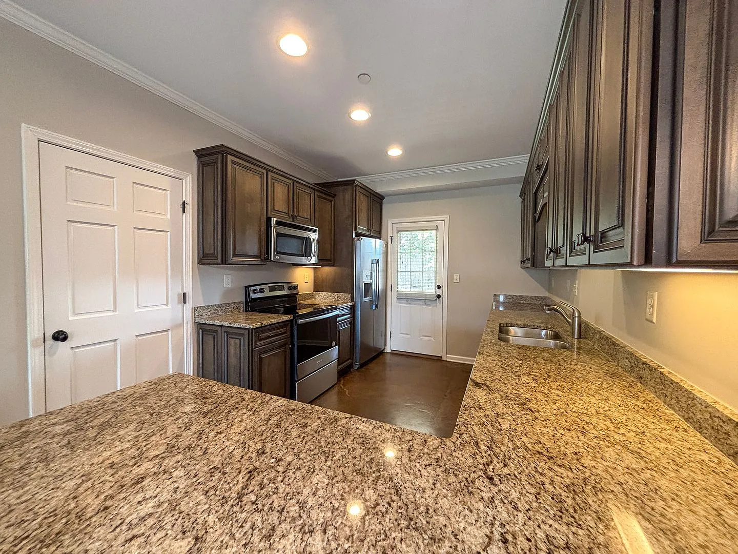 Roll Tide Condos — Photo 3