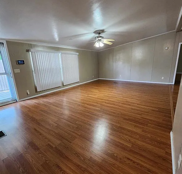 922 Ashwood St — Photo 15