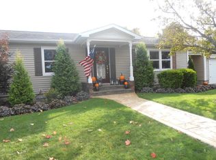 41 Smith St, Rouses Point, NY 12979