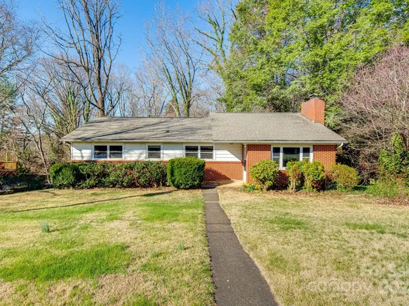 14 Governors Ct, Asheville, NC 28805