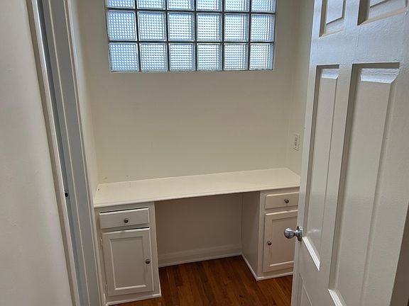 4th image of 421 Shirley Pl #8