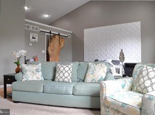 135 Hollow Rd, Reinholds, PA 17569