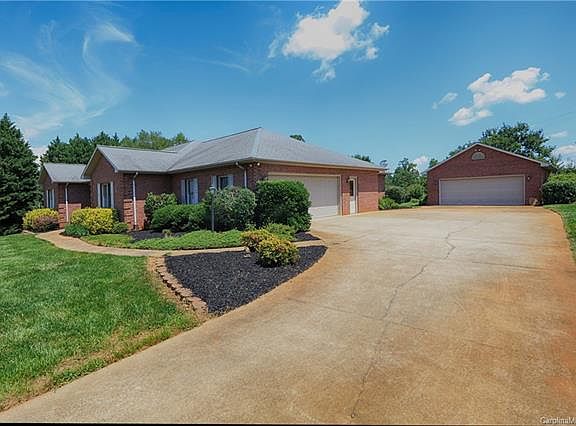 3rd image of 110 Dobbs Dr