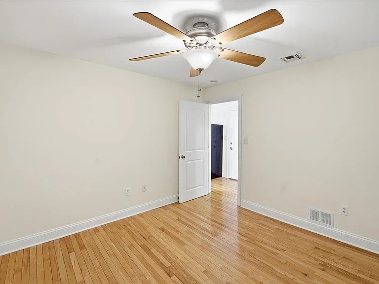 90 Court House Pl #2R — Photo 7