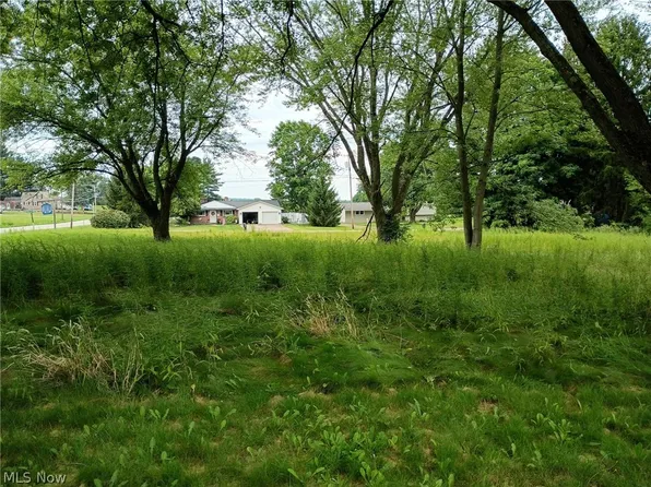 Ravenna Ave NE, East Canton, OH 44730