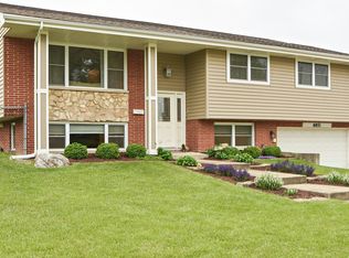 8851 W 92nd Pl, Hickory Hills, IL