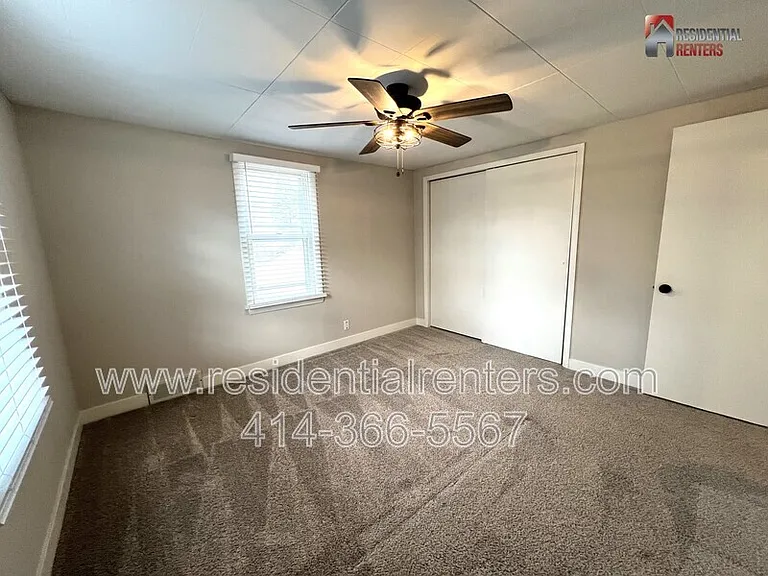 10918 W Wells St — Photo 12