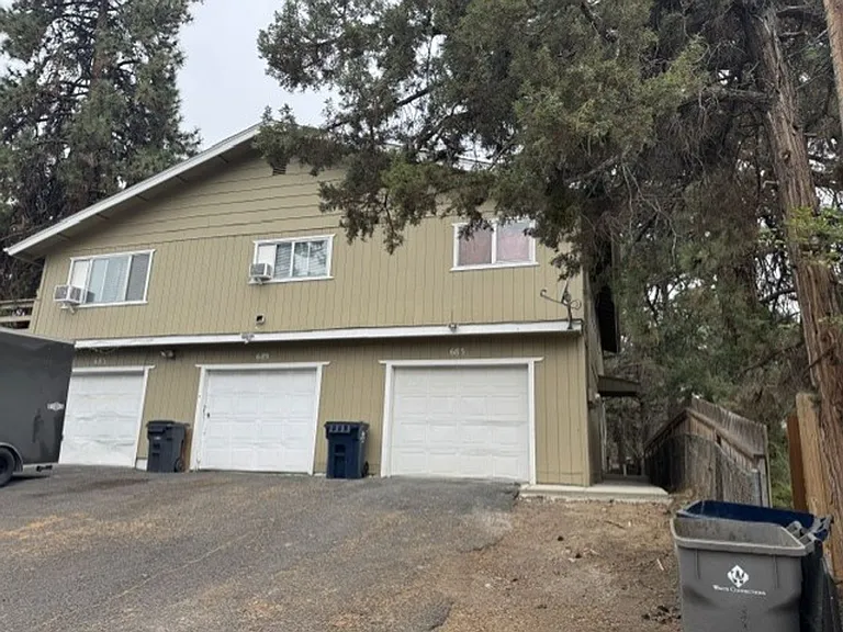 685 SE Centennial St — Photo 1