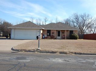 1307 Berry Dr, Cleburne, TX 76033