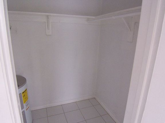 4th image of 2010 NE 17th St APT 8