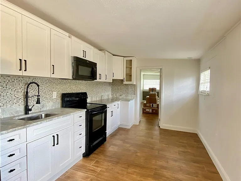 106 Leeland Heights Blvd W — Photo 10
