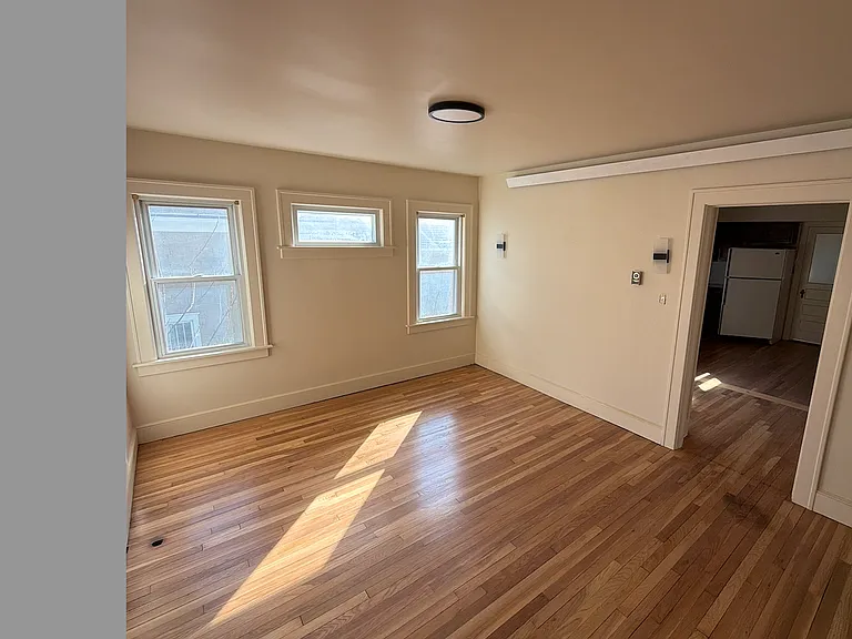 29 Laurel Ave #2 — Photo 5