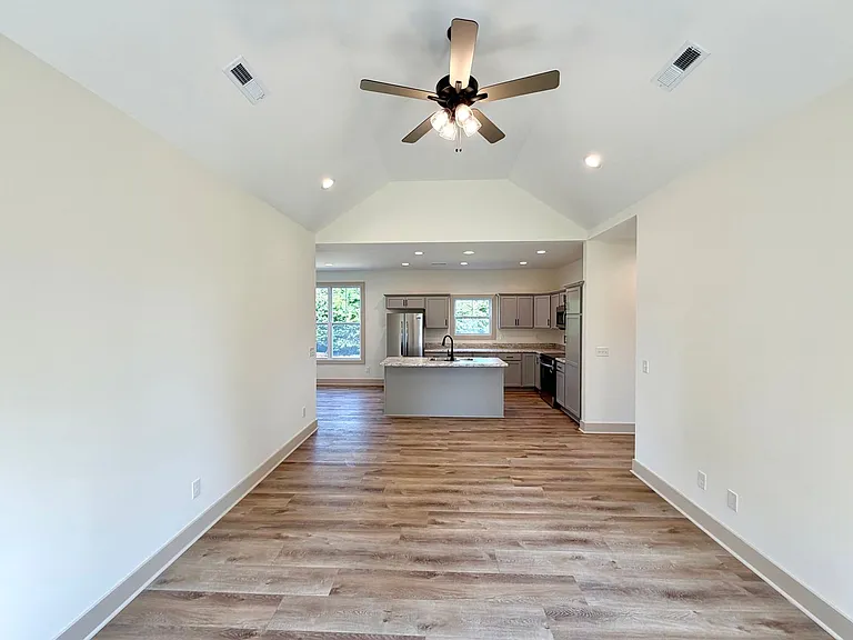 489 S Main St — Photo 7