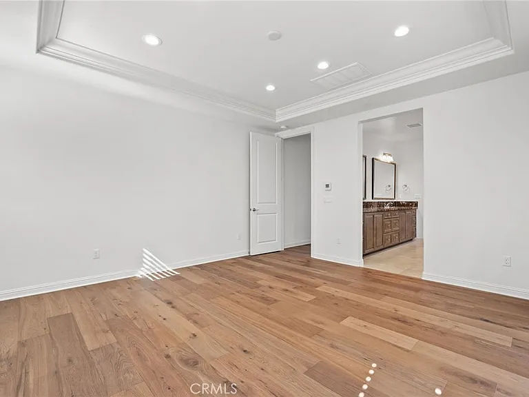 10 Verna — Photo 15