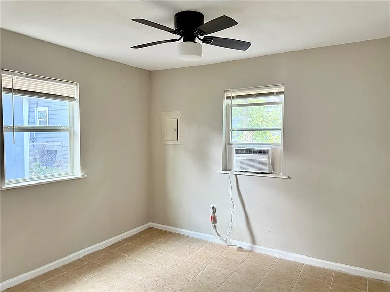 3914 Hoffman St #B — Photo 6