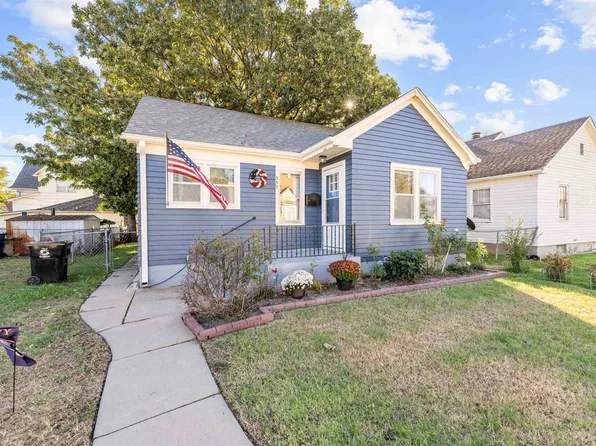 335 Baker St, Salina, KS 67401
