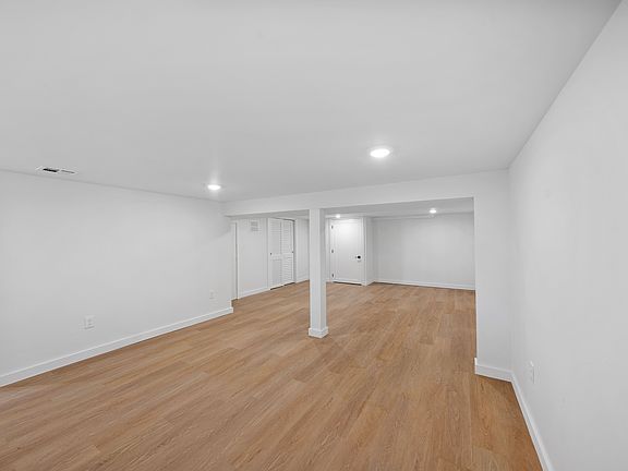 3rd image of 3 Meadow Rd APT 1