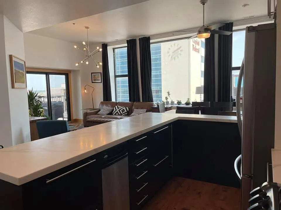 3 bed, 1240 sqft, $2,950 — Photo 2