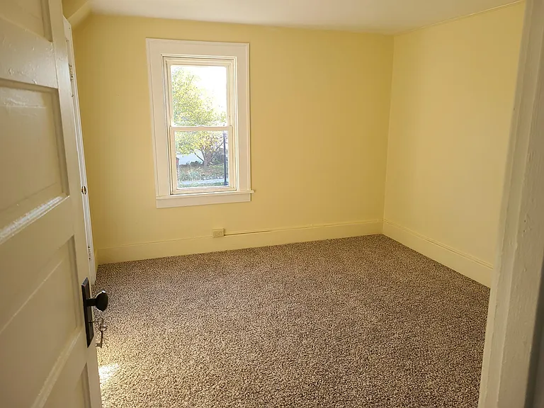 1121 Diamond Ave — Photo 9