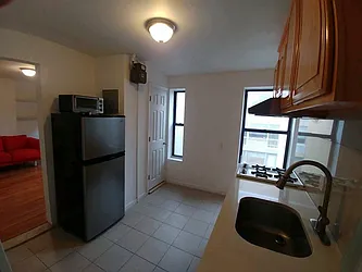 Rented by Kinyu Realty