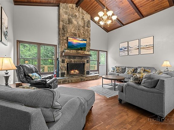 3rd image of 260 Balsam Lane