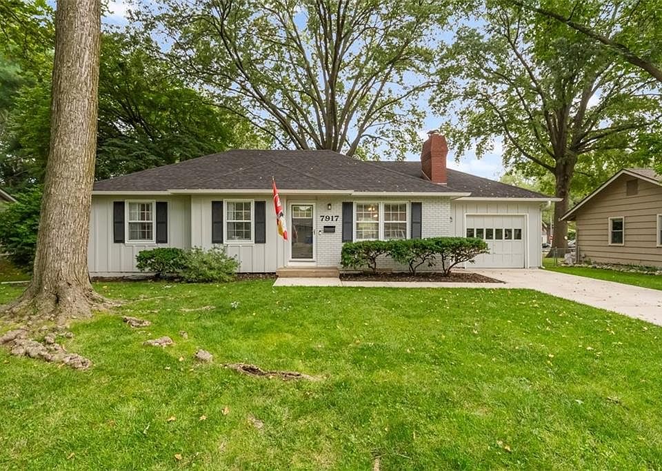 1st image of 7917 W 92nd Pl