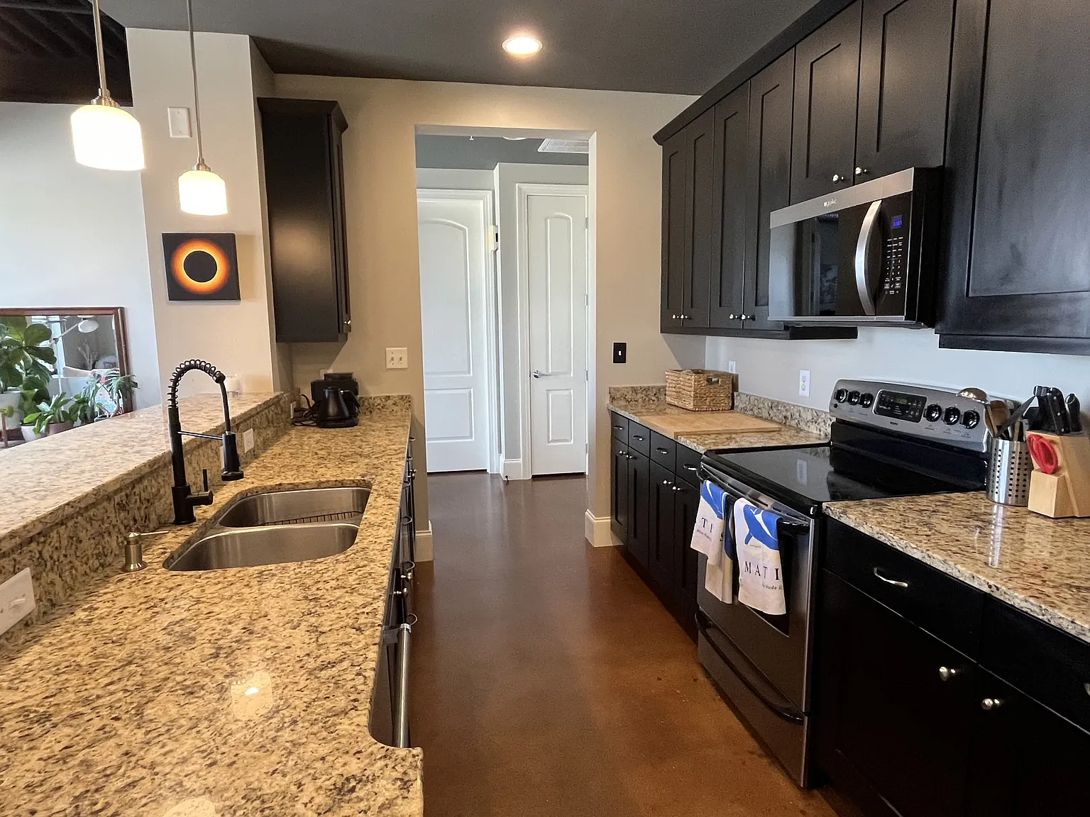2 bed, 952 sqft, $2,100 — Photo 4