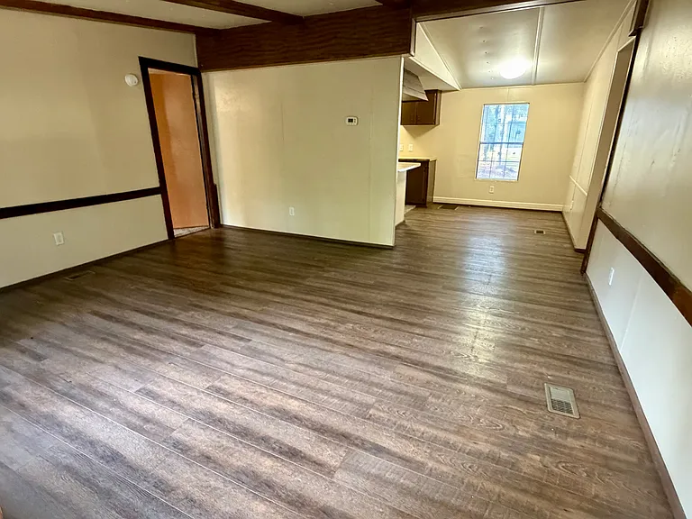 380 NW Lamar Pl — Photo 2