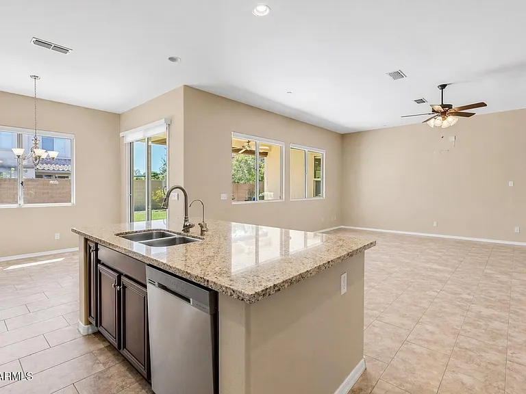 2827 E Muirfield St — Photo 11