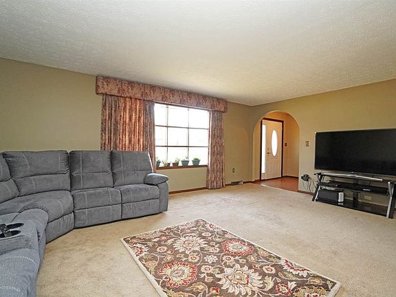 4th image of 8557 Winthrop Cir
