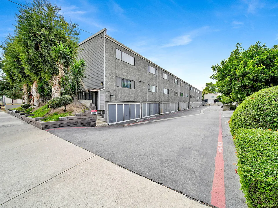 7307 Haskell Ave #4