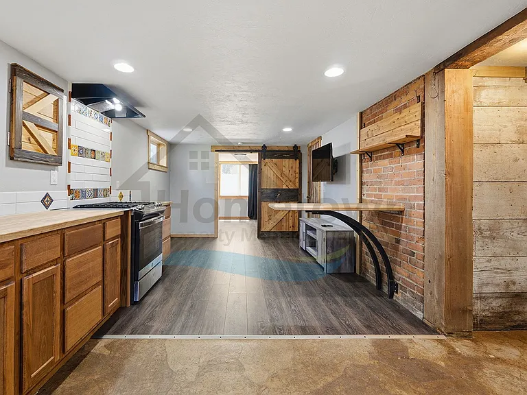801 E Harrison Ave — Photo 2