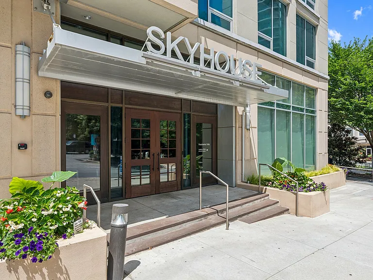 SkyHouse Buckhead — Photo 10