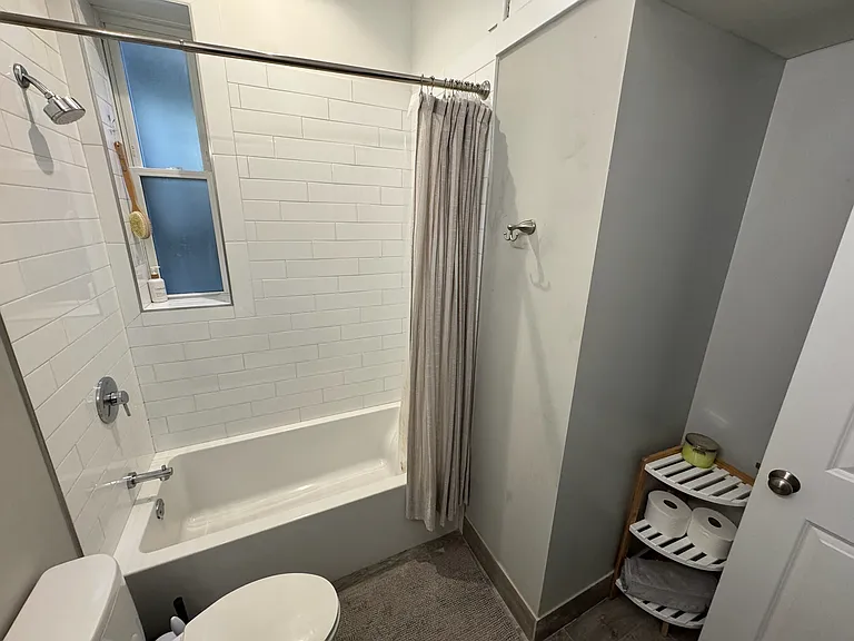 1059 N Damen Ave — Photo 36