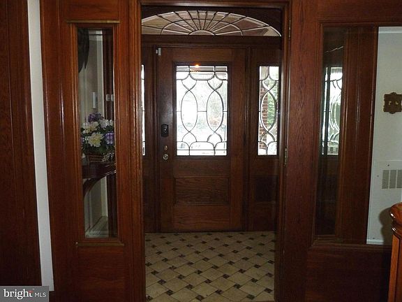 2nd image of 1138 Potomac Ave