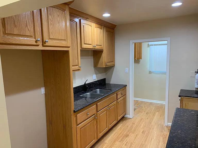 268 N Eucalyptus Ave — Photo 3