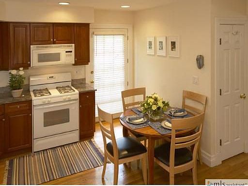 Eat-In-Kitchen