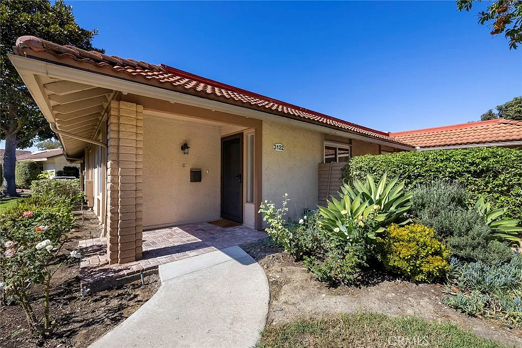 2 bed, 989 sqft, $3,000 — Photo 3